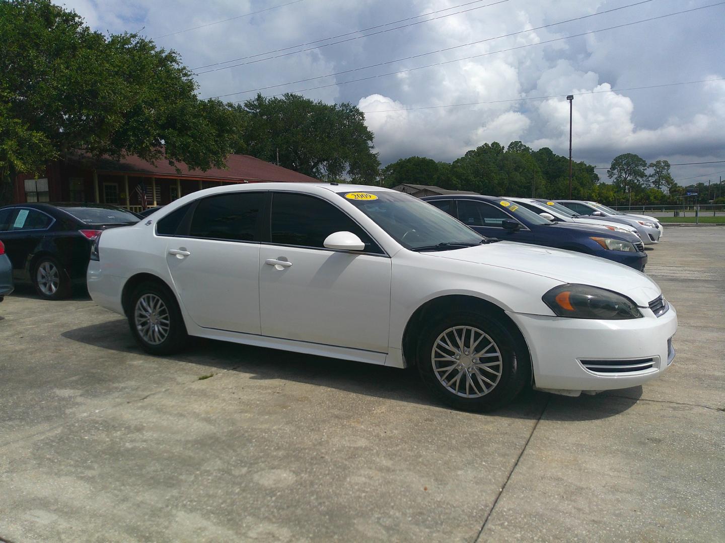 2009 WHITE CHEVROLET IMPALA POLICE (2G1WS57M291) , located at 1200 Cassat Avenue, Jacksonville, FL, 32205, (904) 695-1885, 30.302404, -81.731033 - Photo#4